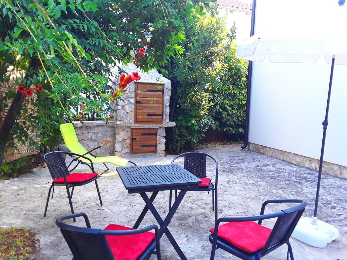 Apartmani Juliska Pirovac Esterno foto