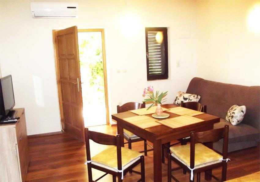 Apartmani Juliska Pirovac Esterno foto