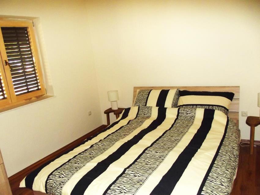 Apartmani Juliska Pirovac Esterno foto